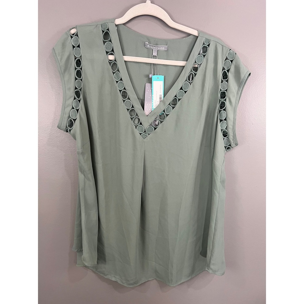 Daniel Rainn Kabari Cutout Detail Blouse Womens 1X Green NWT V-Neck Cap Sleeve